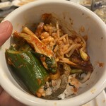 川崎名物 炭火焼肉 食道園 - 反則② ビビンバにも大量キムチ