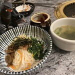 川崎名物 炭火焼肉 食道園 - ビビンバ（ハーフ）とワカメスープ