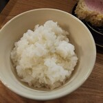 とんかつ成蔵 - 飯も上手に炊けてるのだが、いかんせん量が少なすぎ。