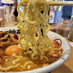 Misono Marushou - 低加水系の太い丸麺。食べ応えがあります。