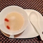 中国料理 桃李 - 黒ごまあん入り白玉団子の甘酒汁粉