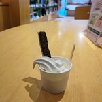 清川屋 - 日本酒を買って帰ろうか迷いながらアイスクリーム♪