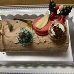 パティスリー タツヒト サトイ - クリスマスのブッシュドノエル・ショコラ