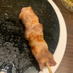 炭火串焼 だんらん - 鶏　on the hot plate