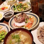 ステーキいづつや - これの約10倍種類の食べ放題がありますので、1回で制覇するのは無理！