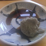 仲佐 - そばがきを生醤油につけたところ