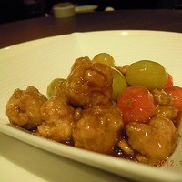 京鼎樓 HANARE店 - ぐるナイ「ゴチバトル」放送記念・マスカットと米沢豚　台湾黒酢の酢豚 
