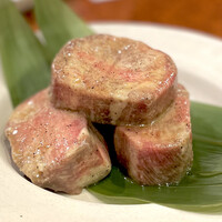 焼肉 スタミナ苑 - 激厚タンの塩麹漬け