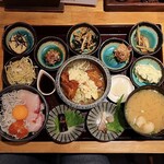 urarobata - ウラロバタの贅沢おばんざい御膳(1,400円)
ご飯を海鮮丼に +100円