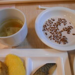 伊藤園ホテル熱川 - コンソメスープとチョコライスクリスピーみたいのおいしい