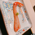 道人 - 間人蟹の刺身
      ほんの10秒殻ごと火を潜らせて