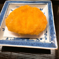 道人 - コッペ蟹のおかき揚げ
                      柿の種を砕いて衣にしているそう