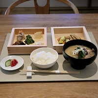 エヴァム・エヴァ・ヤマナシ・アジ - 師走のランチ