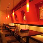 ティーヌン - 寛ぎのソファ席もございます♪ランチ、カフェ、ディナータイムまで駅近で便利な一軒。