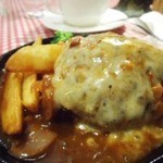 グリル カジン - ハンバーグです。ランチで1050円