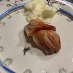 うを徳 - 赤貝のにぎり