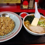 熊ッ子ラーメン善 - チャーハン　醤油　バターとっぴ