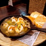 お肉とビストロ HaLe Resort 京都河原町店 - アヒージョ