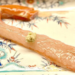 道人 - ⑧津居山蟹のお造り ～生の脚肉はキラキラと美しい〜⭐️生らしいトロトロの甘みある食感が素晴らしいが、やっぱり焼きの香ばしさには敵わないかな。