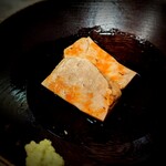 たかおか - 煮上がったばかりの銚子の鮟肝。湯気の上がるお出汁も美味しい。大好きな一品。