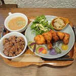 喫茶さえき - 鶏のからあげランチ