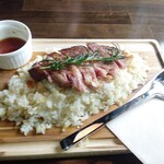 cafe 858 - 和牛ジンジャーライスのLサイズ。カテラリーが重厚