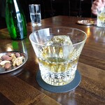 cafe 858 - 連れと相談した結果、マッカラン12年千円をいただくことに。。。店長と要相談