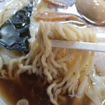 春木屋 - 絶妙な加水率の自家製中太縮れ麺