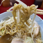 自家製麺 酉 - 麺は加水率少なめの太ゴワ麺