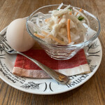 Kohihausu Miniza - モーニングのサラダとゆで卵