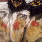 びすとろ UOKIN - 生牡蠣のジュレソースかけと殻つき生雲丹