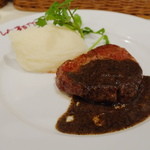 ラ・ベットラ・ダ・オチアイ - 牛フィレ肉のグリル トリュフ風味ソース