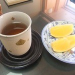 割烹旅館 若松 - ほうじ茶。