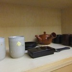 割烹旅館 若松 - お茶はほうじ茶と煎茶