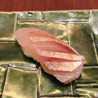 鮨　日本橋　鰤門 - かぼすだい昆布締め
