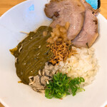 煮干らーめん 川むら - アワビ肝ソースの和え玉。チャーシューが本来のと違うとの事。炙りチャーシューを乗せたって。本来はレアチャーの刻みだったハズだから、レアチャーが品切れになったのかな？