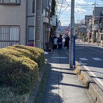 煮干らーめん 川むら - 川むらが見えてきた…人だかりが…