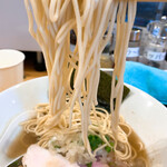 煮干らーめん 川むら - 麺は煮干系でお馴染みの、細麺パッツンストレート！