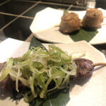 居酒家 桜坂 - 豚タン串と豚しそロール串。