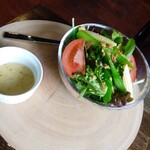 cafe 858 - イタリアンサラダ350円はドレッシングが別カップに