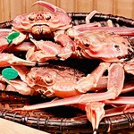 緒方 - ◎丹後半島にある「間人(たいざ)漁港」で水揚げされる「間違人蟹」は緑色のタグ。