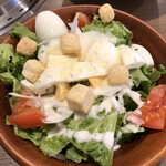 俺の店 - 国産野菜とたっぷり玉子のシーザーサラダ