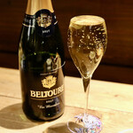 餃子とスパークリング バブルス - こぼれスパークリング