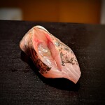 たかおか - 旬では無いけれど、絶対王者の美味しさ。これはどのお鮨屋さんにも負けないなぁ。