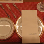 ダイニングカフェ クレメント - ｢冬のアフタヌーンティーセット｣テーブルセッティング