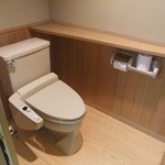 割烹旅館 若松 - トイレも広いわ