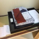 割烹旅館 若松 - 浴衣は2枚。白い足袋型ソックス