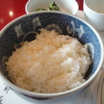 貴舟 - 2012.12.25)硬めに炊かれたご飯。おこげもあっておいしい！