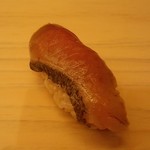 鮨 生粋 - 燻したヨコワ。