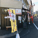 오오스 고헤이모치텐 - 가게 앞 벤치에서 갓 만든 따끈따끈한 음식을 즐겼습니다.